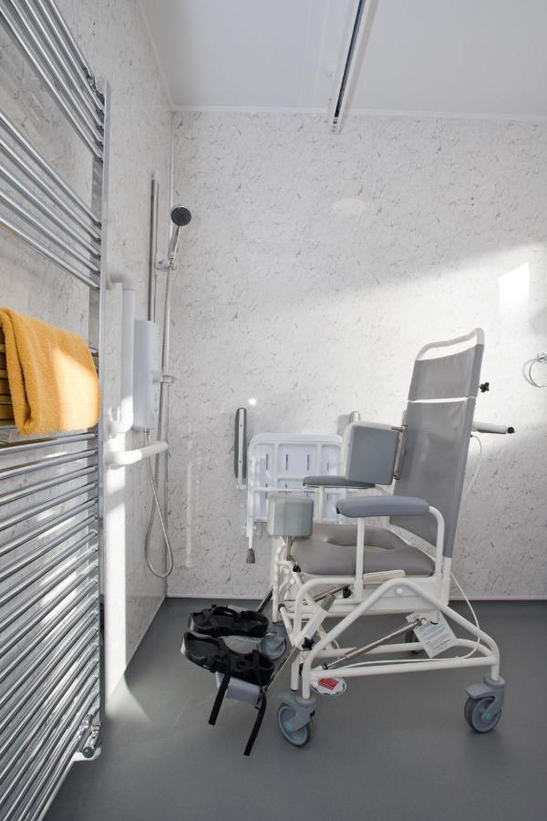 Hilda'S Retreat Accessible Wheel Chair Friendly With Hoist Poole Dış mekan fotoğraf