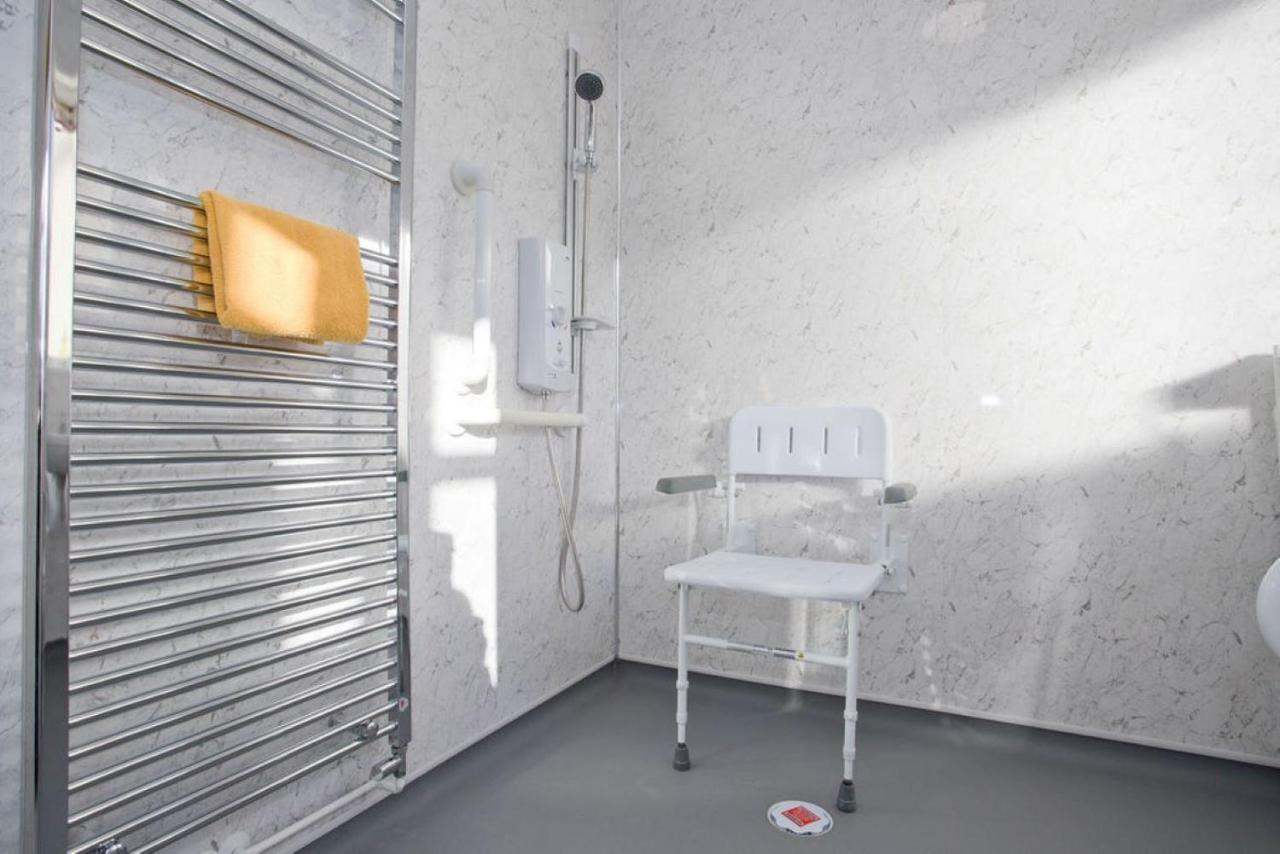 Hilda'S Retreat Accessible Wheel Chair Friendly With Hoist Poole Dış mekan fotoğraf
