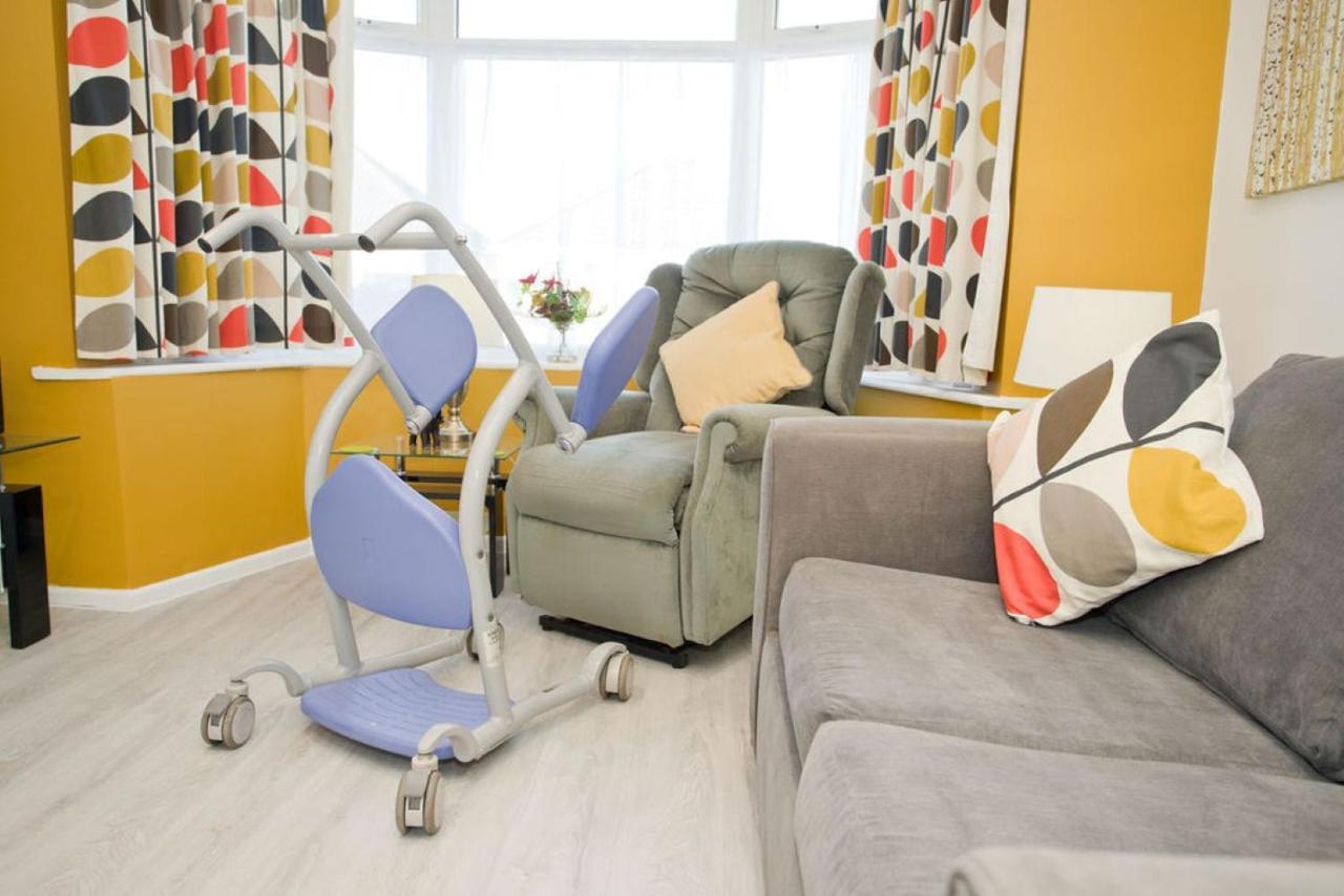 Hilda'S Retreat Accessible Wheel Chair Friendly With Hoist Poole Dış mekan fotoğraf