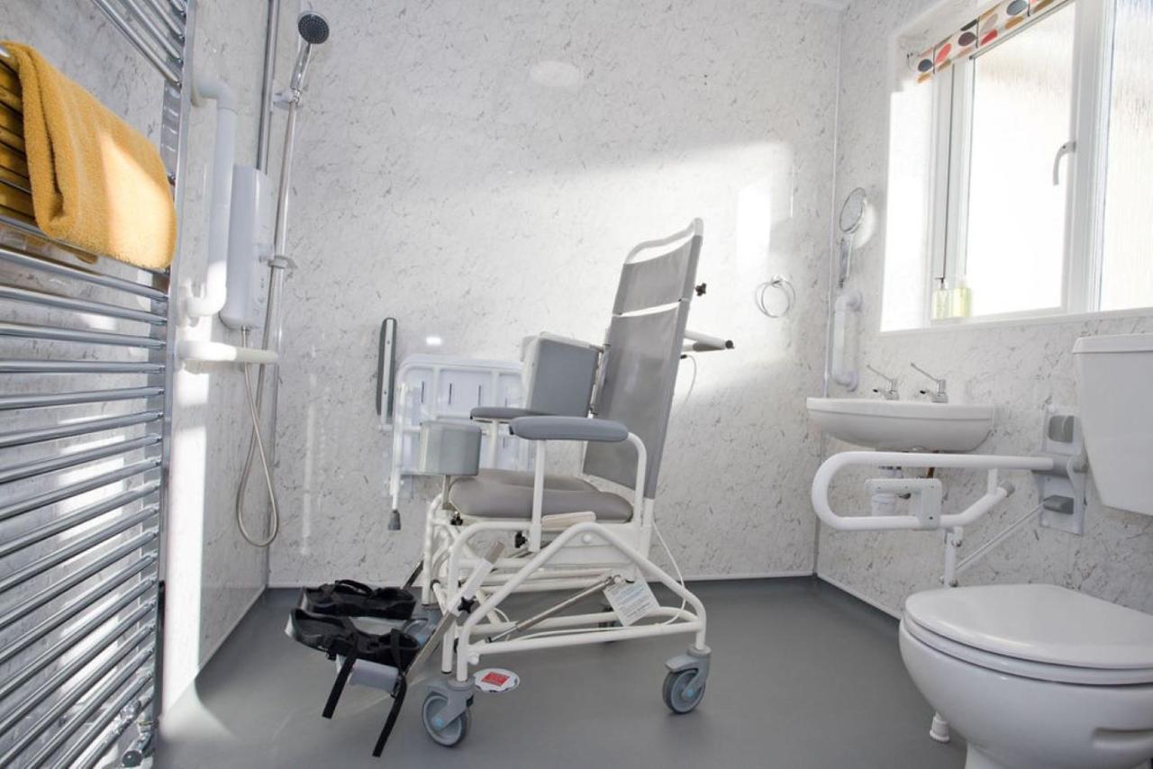 Hilda'S Retreat Accessible Wheel Chair Friendly With Hoist Poole Dış mekan fotoğraf