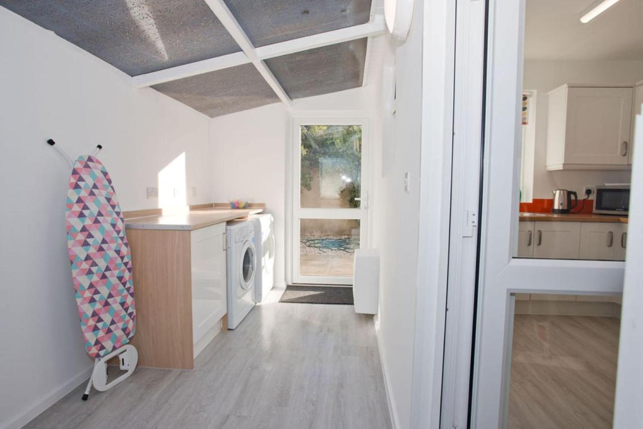 Hilda'S Retreat Accessible Wheel Chair Friendly With Hoist Poole Dış mekan fotoğraf